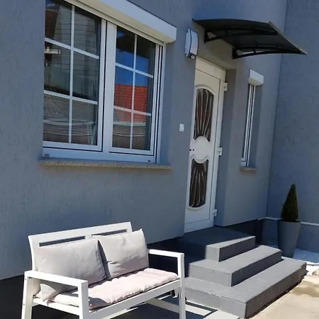 Neu! Kleinstadtferienhaus * Grimmen